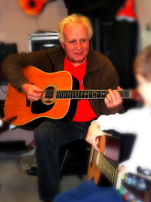 Hans teaching guitar